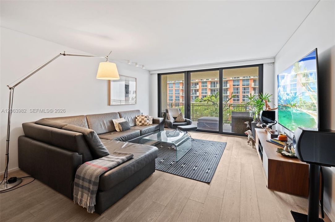 For Sale: $1,385,000 (2 beds, 2 baths, 1172 Square Feet)