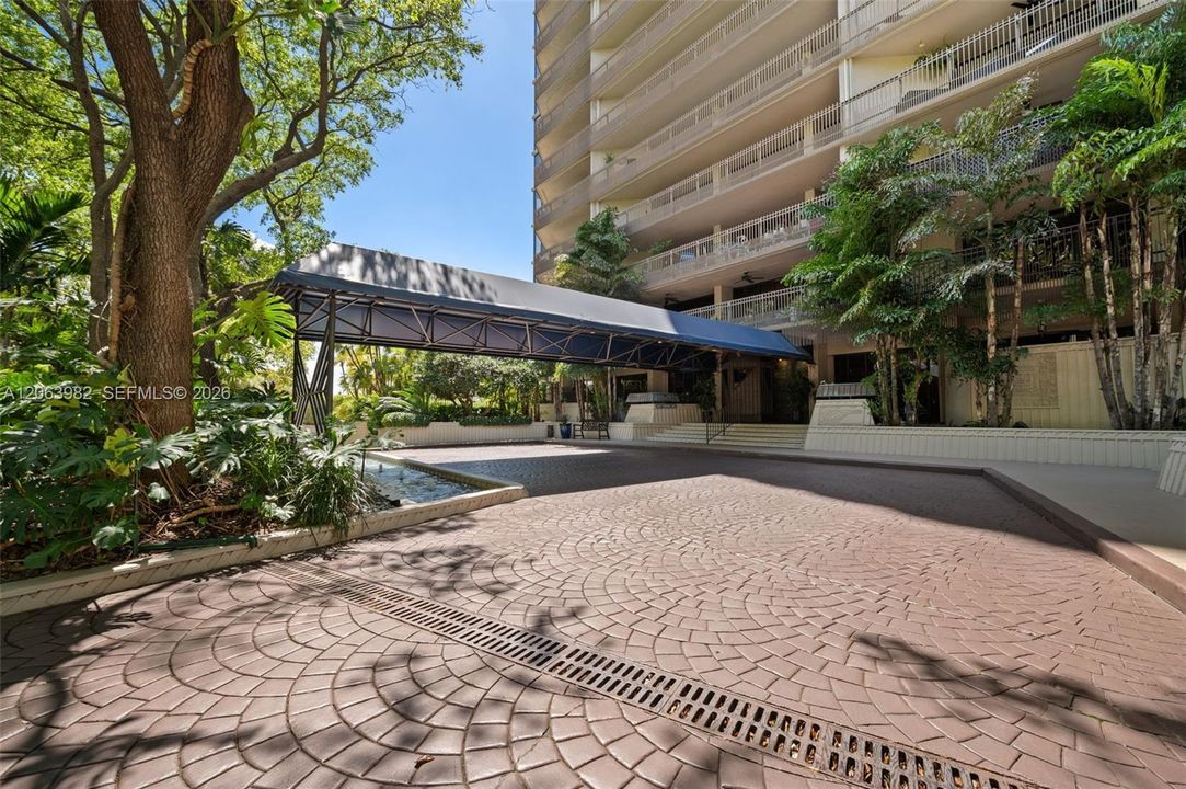 For Sale: $1,385,000 (2 beds, 2 baths, 1172 Square Feet)