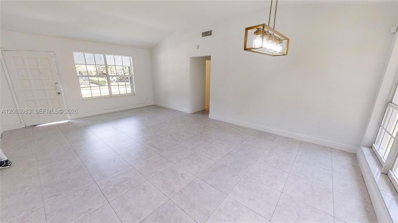En Renta: $4,950 (3 camas, 2 baños, 1146 Pies cuadrados)