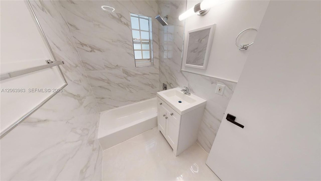 En Renta: $4,950 (3 camas, 2 baños, 1146 Pies cuadrados)
