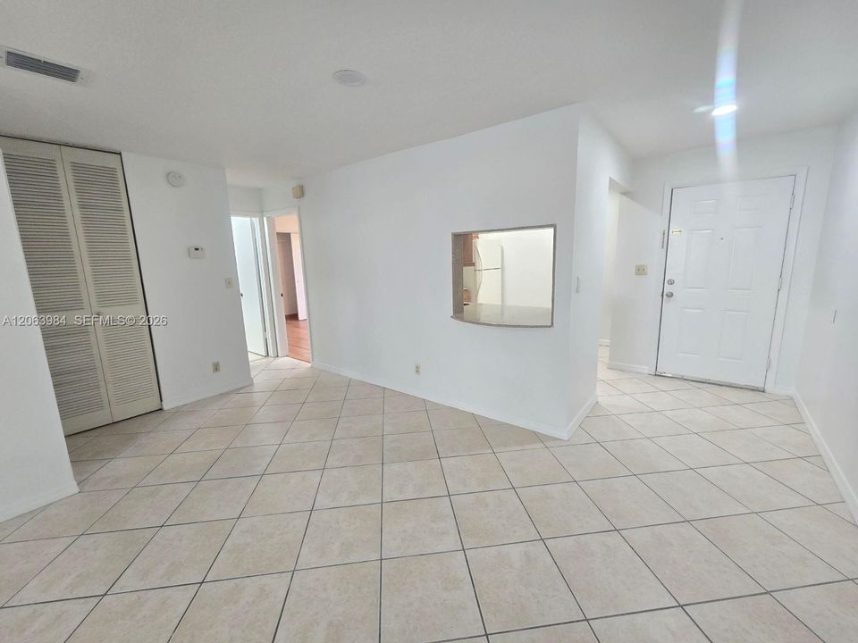 Active With Contract: $2,550 (2 beds, 2 baths, 1000 Square Feet)