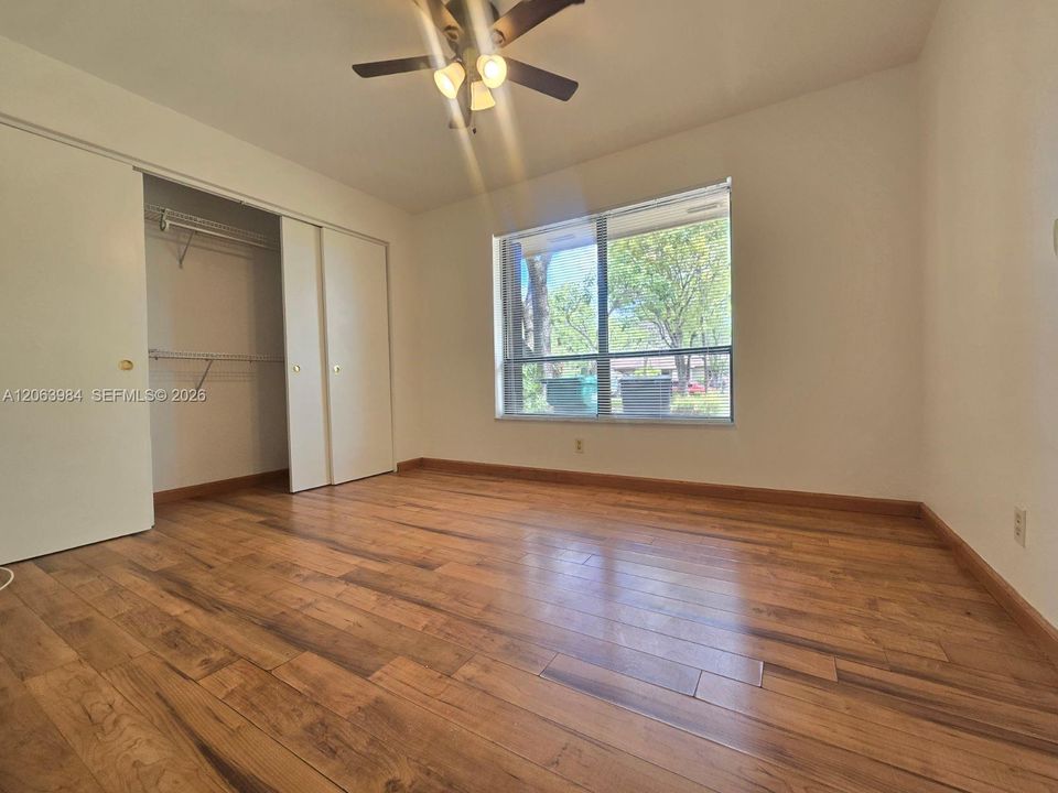 Active With Contract: $2,550 (2 beds, 2 baths, 1000 Square Feet)