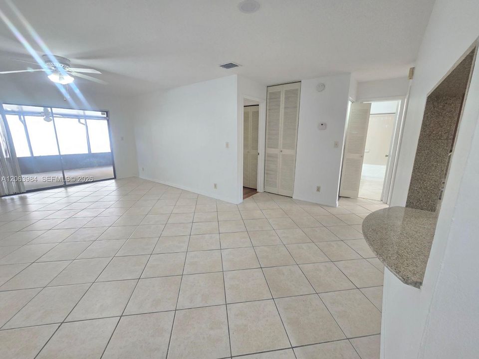 Active With Contract: $2,550 (2 beds, 2 baths, 1000 Square Feet)