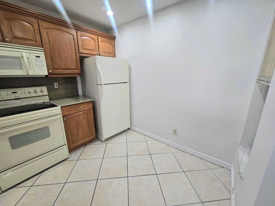 Active With Contract: $2,550 (2 beds, 2 baths, 1000 Square Feet)