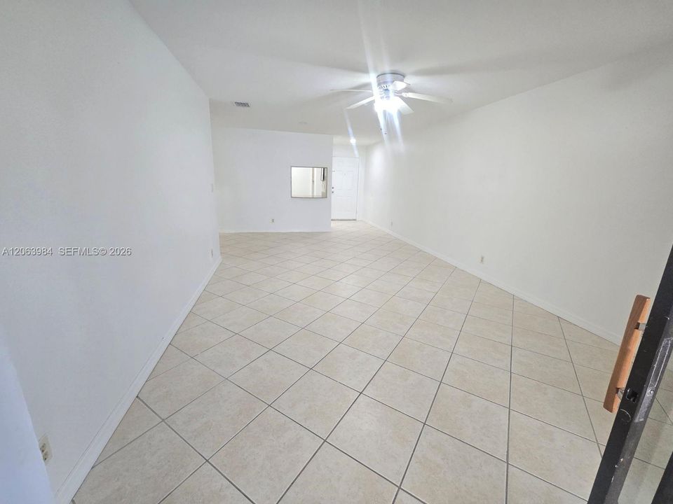 Active With Contract: $2,550 (2 beds, 2 baths, 1000 Square Feet)