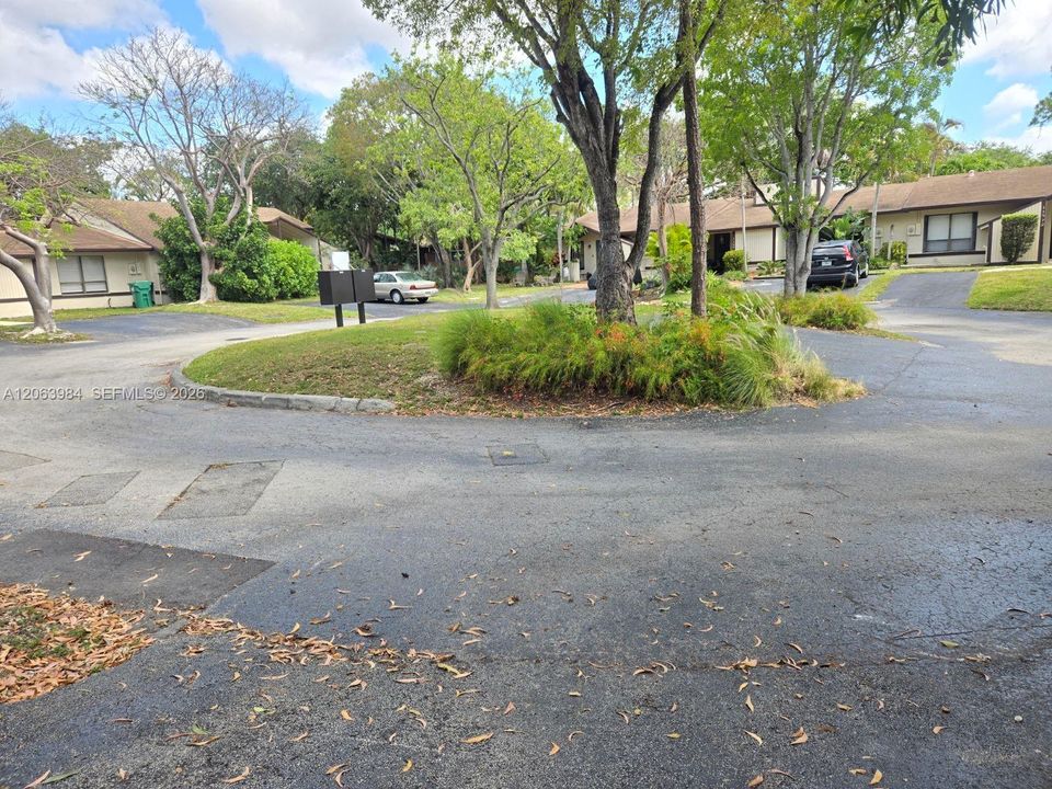 Active With Contract: $2,550 (2 beds, 2 baths, 1000 Square Feet)