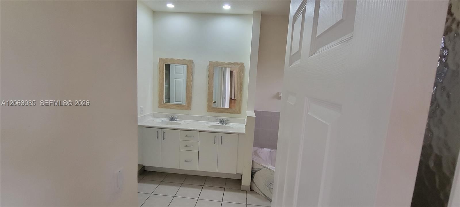 En Venta: $695,000 (4 camas, 3 baños, 2934 Pies cuadrados)