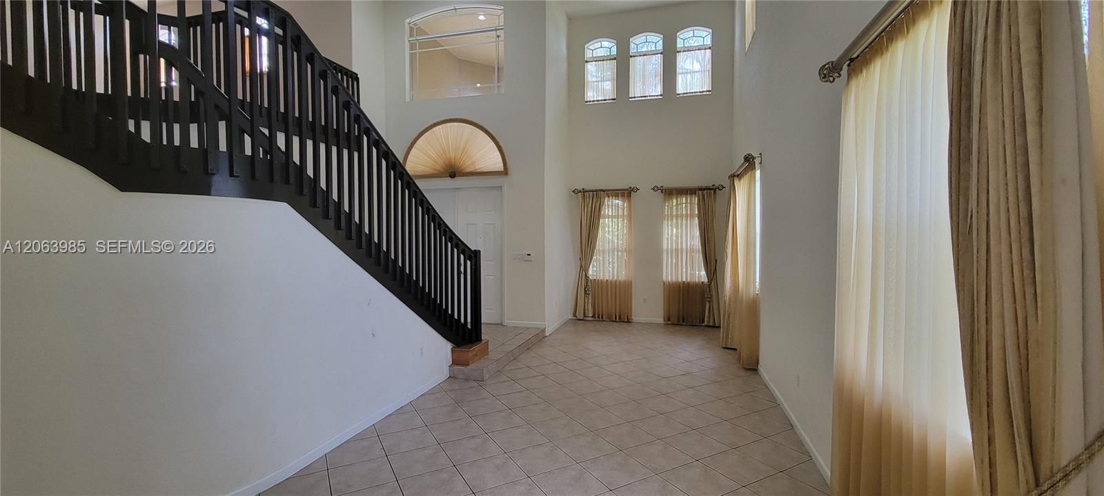 En Venta: $695,000 (4 camas, 3 baños, 2934 Pies cuadrados)