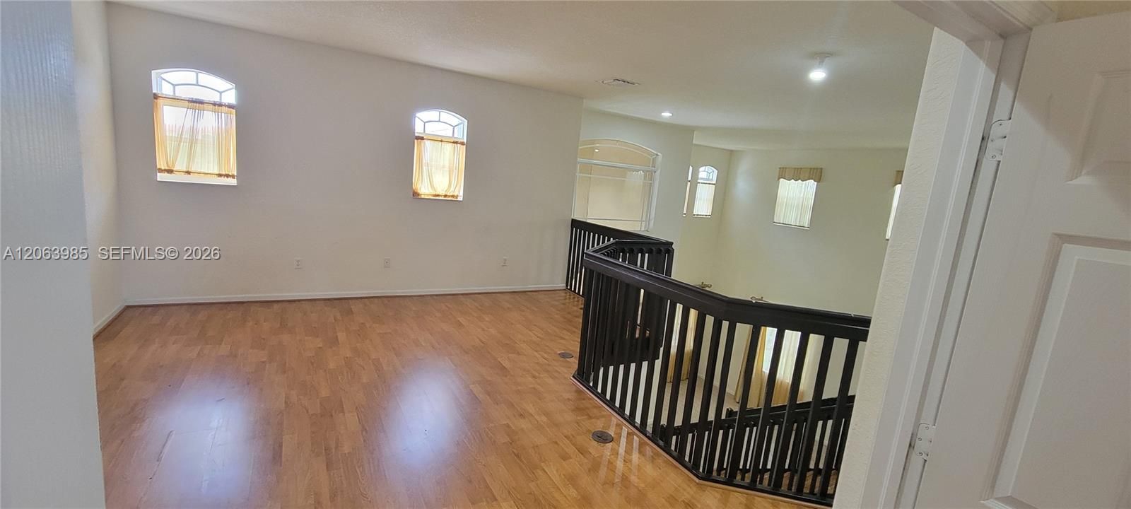 En Venta: $695,000 (4 camas, 3 baños, 2934 Pies cuadrados)