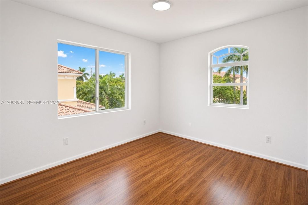 En Venta: $740,000 (4 camas, 3 baños, 2934 Pies cuadrados)