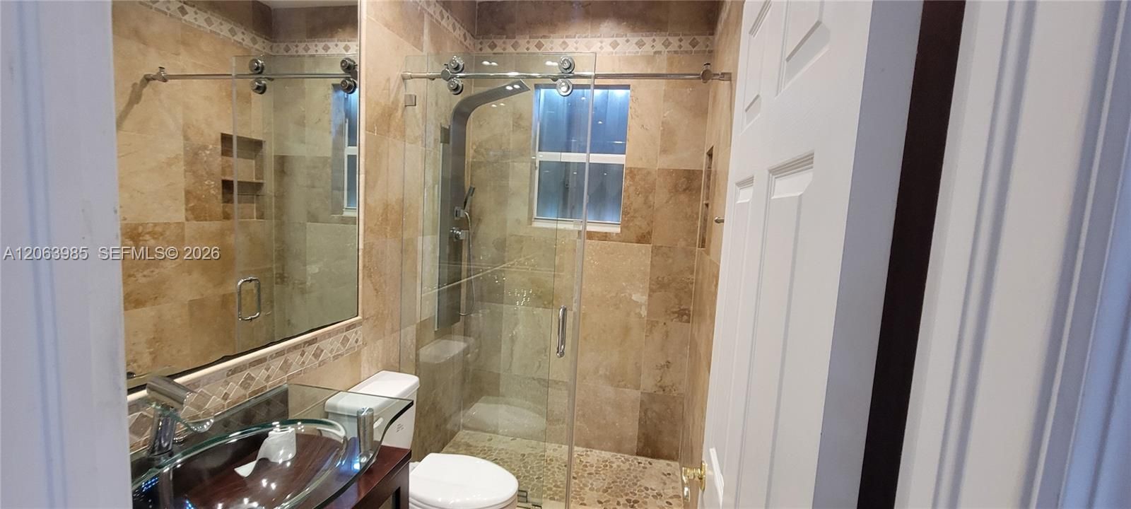 En Venta: $695,000 (4 camas, 3 baños, 2934 Pies cuadrados)
