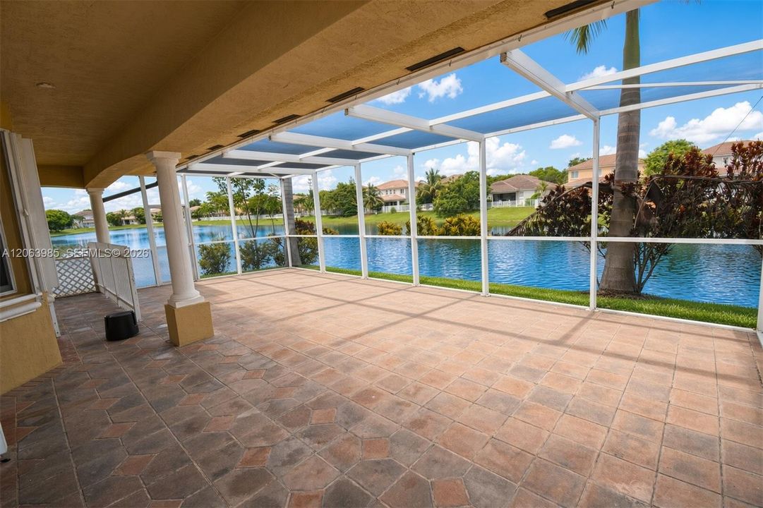 En Venta: $740,000 (4 camas, 3 baños, 2934 Pies cuadrados)