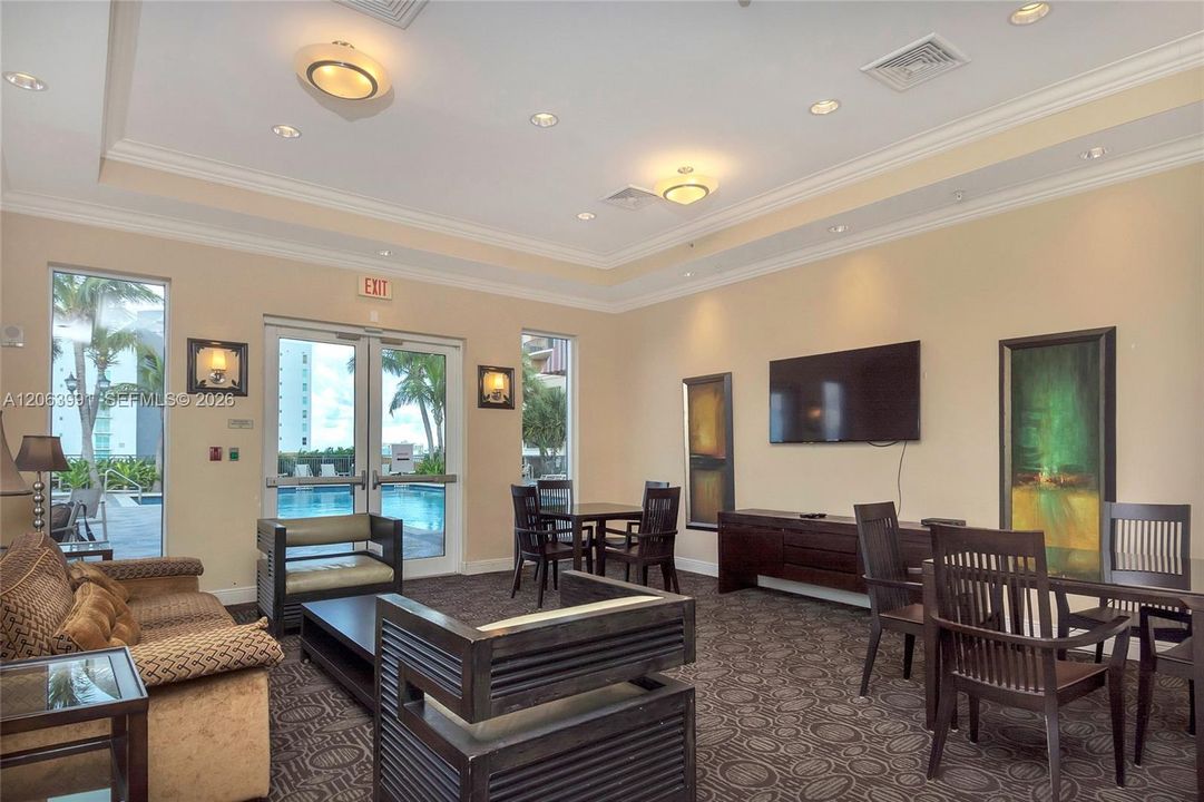 For Rent: $3,400 (2 beds, 2 baths, 1200 Square Feet)