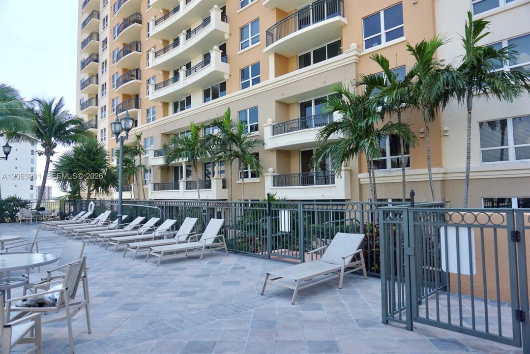 For Rent: $3,400 (2 beds, 2 baths, 1200 Square Feet)