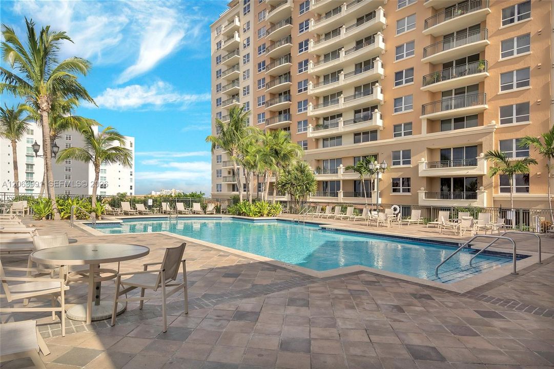 For Rent: $3,400 (2 beds, 2 baths, 1200 Square Feet)
