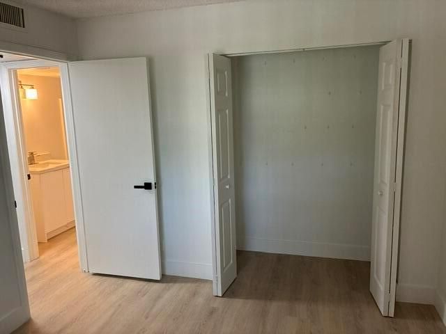 Pla Guest RM closet