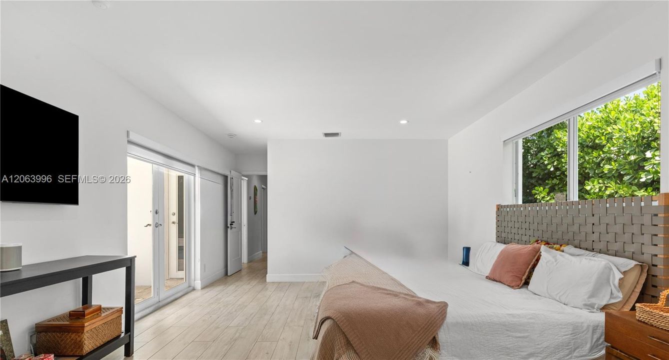 For Sale: $2,200,000 (4 beds, 3 baths, 2384 Square Feet)