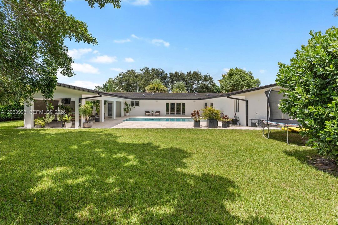 For Sale: $2,200,000 (4 beds, 3 baths, 2384 Square Feet)