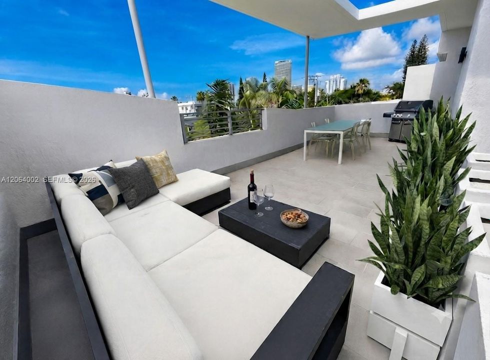 Active With Contract: $5,000 (2 beds, 2 baths, 971 Square Feet)