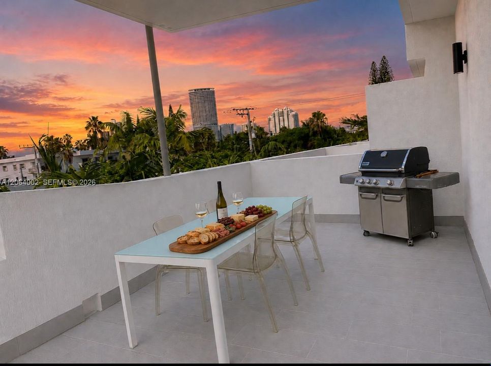 Active With Contract: $5,000 (2 beds, 2 baths, 971 Square Feet)