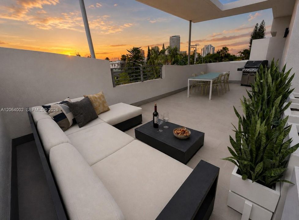 Active With Contract: $5,000 (2 beds, 2 baths, 971 Square Feet)