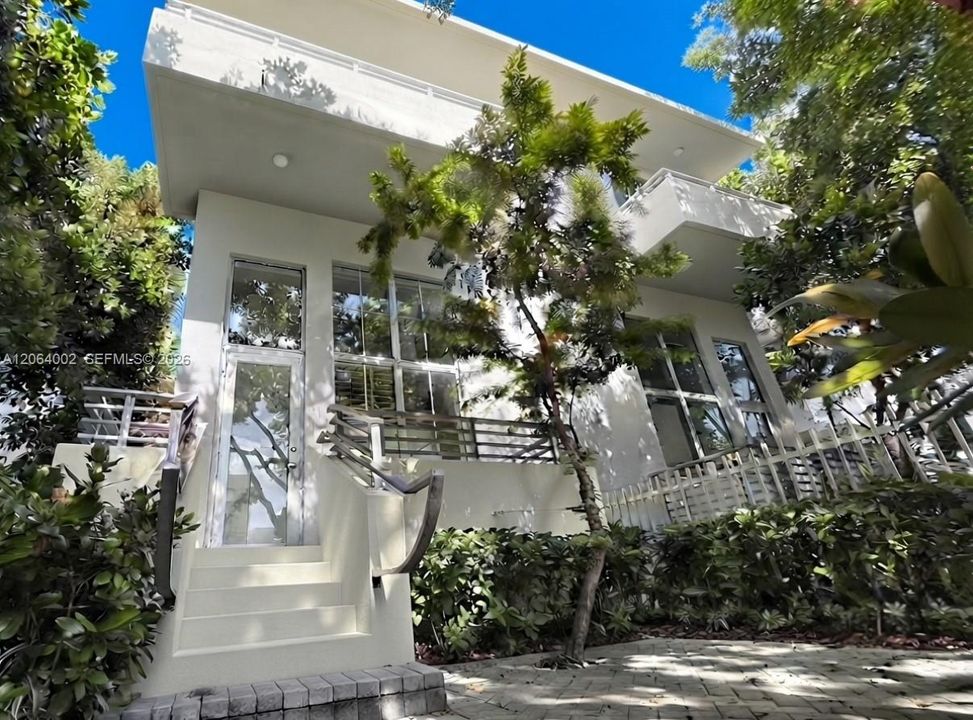 Active With Contract: $5,000 (2 beds, 2 baths, 971 Square Feet)