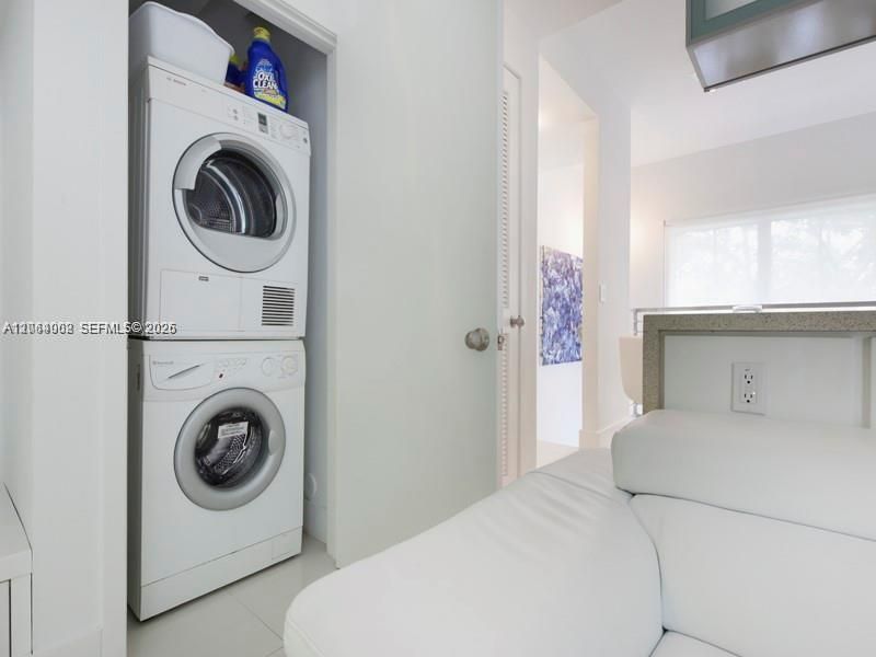Active With Contract: $5,000 (2 beds, 2 baths, 971 Square Feet)
