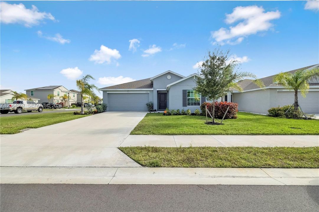 For Sale: $310,000 (4 beds, 2 baths, 1937 Square Feet)