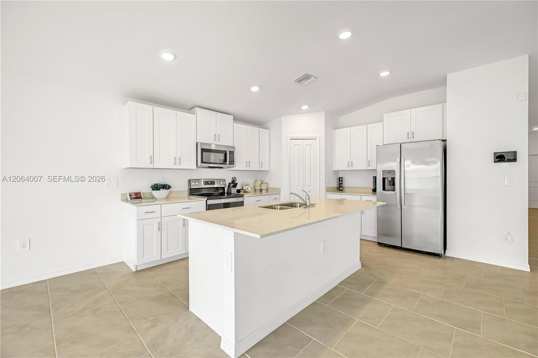 For Sale: $310,000 (4 beds, 2 baths, 1937 Square Feet)