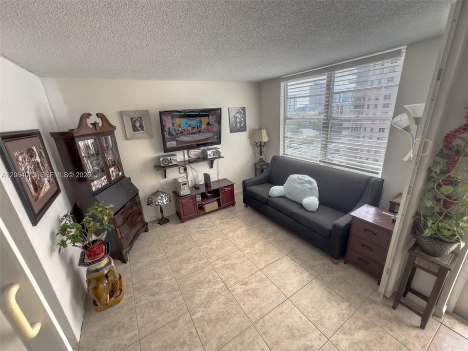 Activo con contrato: $279,000 (2 camas, 2 baños, 1087 Pies cuadrados)