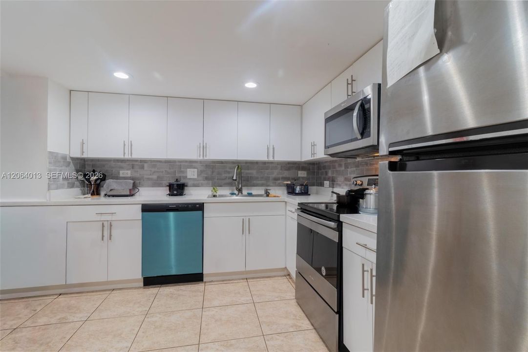 Activo con contrato: $279,000 (2 camas, 2 baños, 1087 Pies cuadrados)