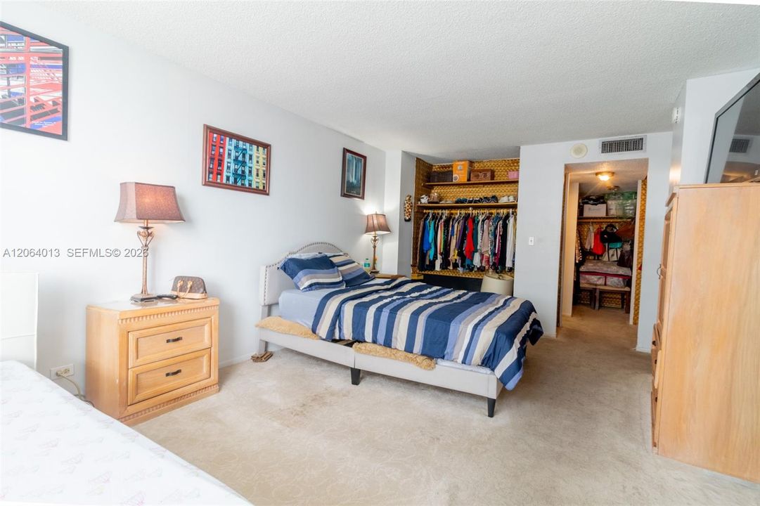 Activo con contrato: $279,000 (2 camas, 2 baños, 1087 Pies cuadrados)