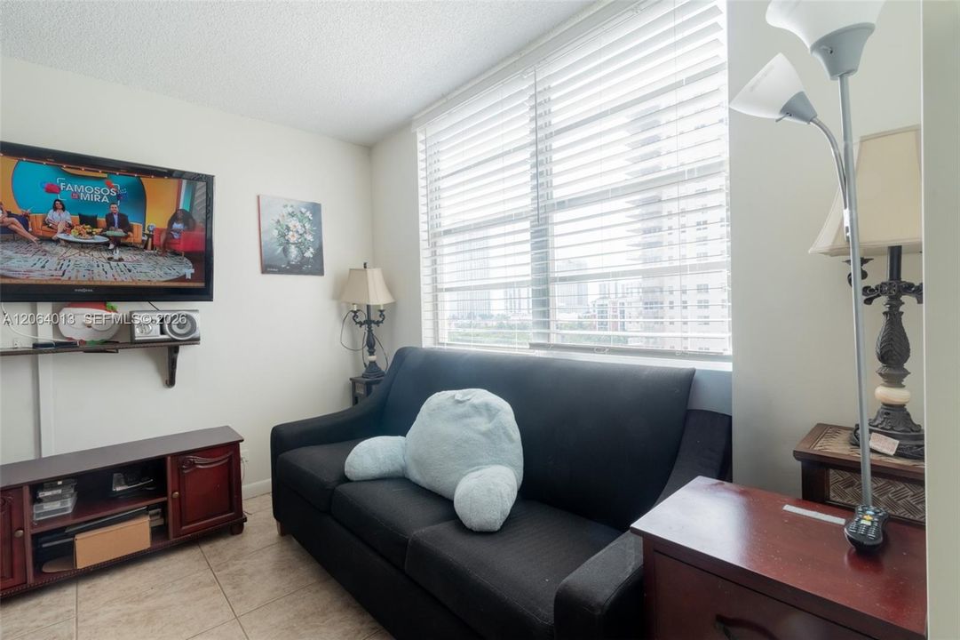 Activo con contrato: $279,000 (2 camas, 2 baños, 1087 Pies cuadrados)