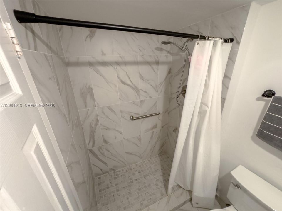 Activo con contrato: $279,000 (2 camas, 2 baños, 1087 Pies cuadrados)