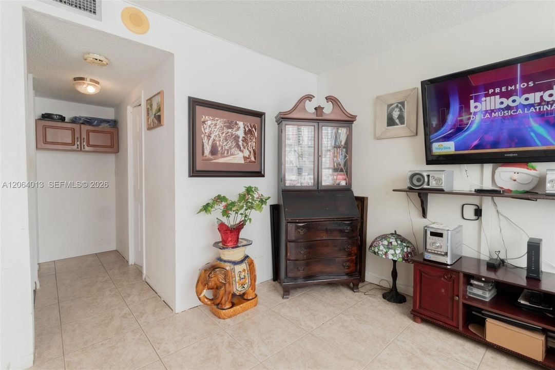 Activo con contrato: $279,000 (2 camas, 2 baños, 1087 Pies cuadrados)