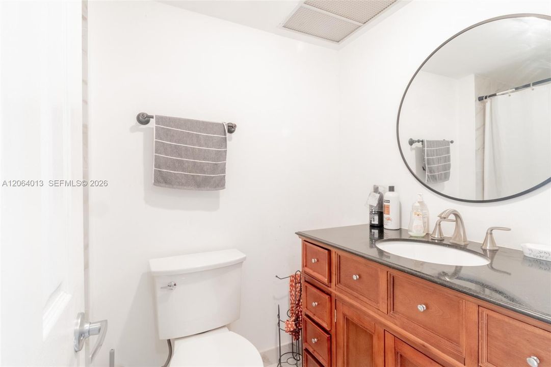 Activo con contrato: $279,000 (2 camas, 2 baños, 1087 Pies cuadrados)