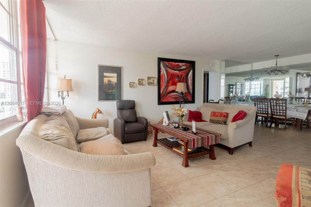 Activo con contrato: $279,000 (2 camas, 2 baños, 1087 Pies cuadrados)