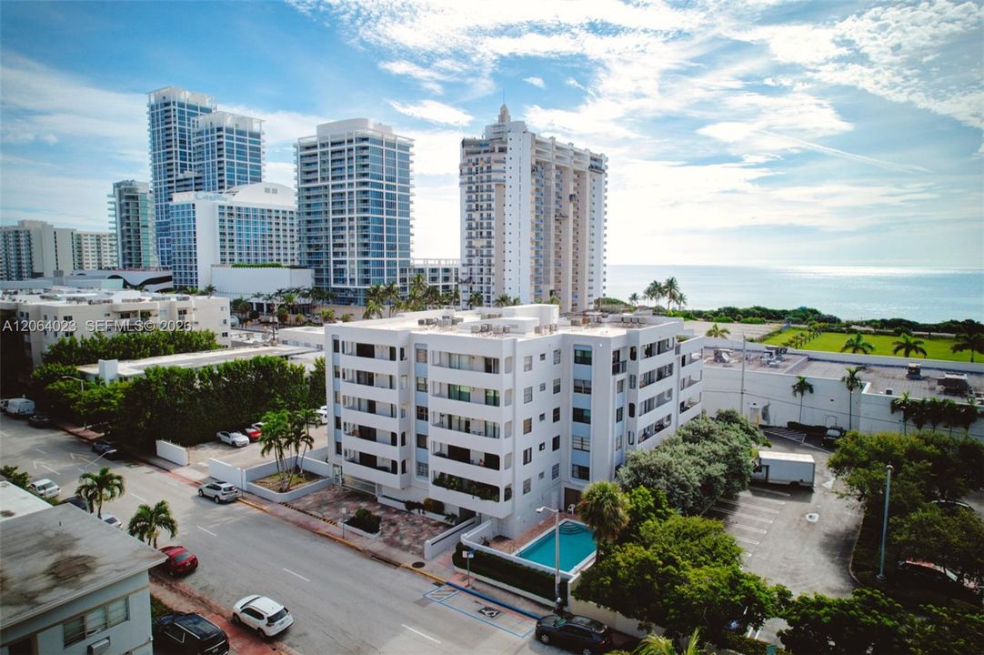 Active With Contract: $3,400 (2 beds, 2 baths, 1022 Square Feet)