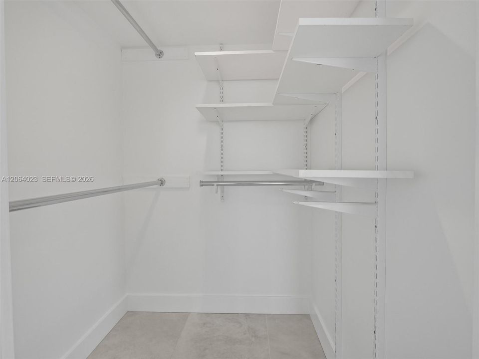 MASTER BEDROOM WALK-IN CLOSET