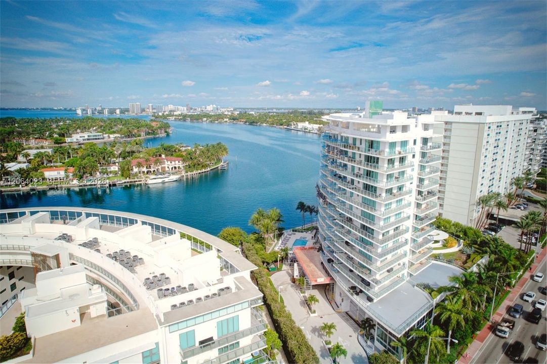 Active With Contract: $3,400 (2 beds, 2 baths, 1022 Square Feet)