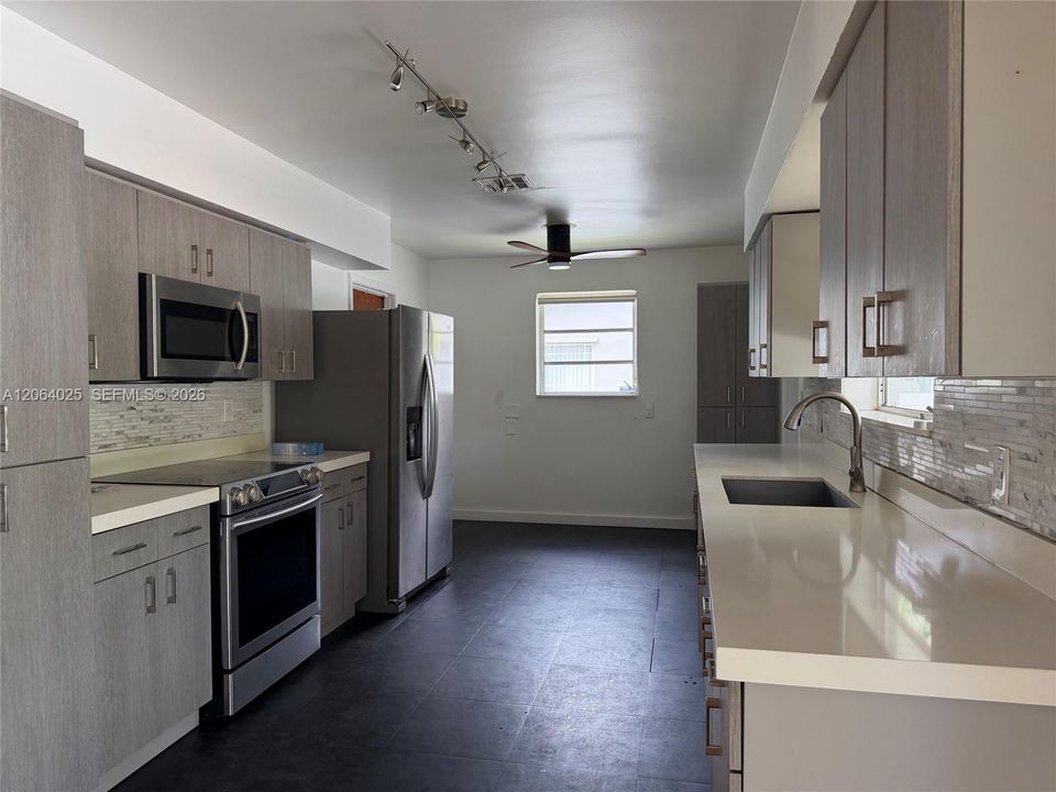 For Sale: $850,000 (3 beds, 2 baths, 1320 Square Feet)