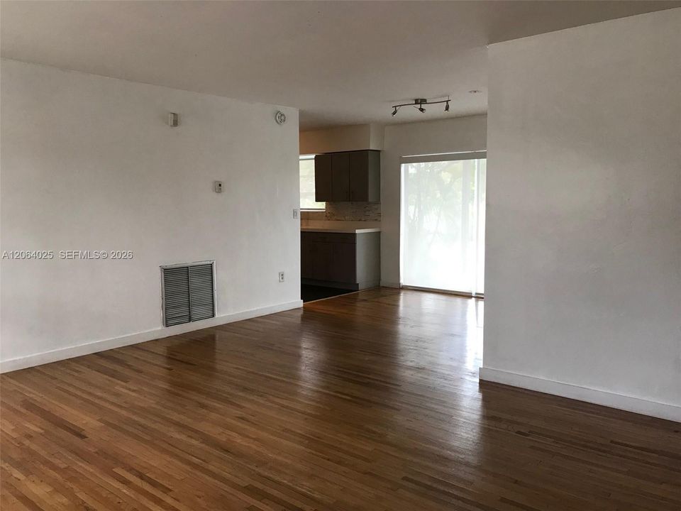 For Sale: $850,000 (3 beds, 2 baths, 1320 Square Feet)