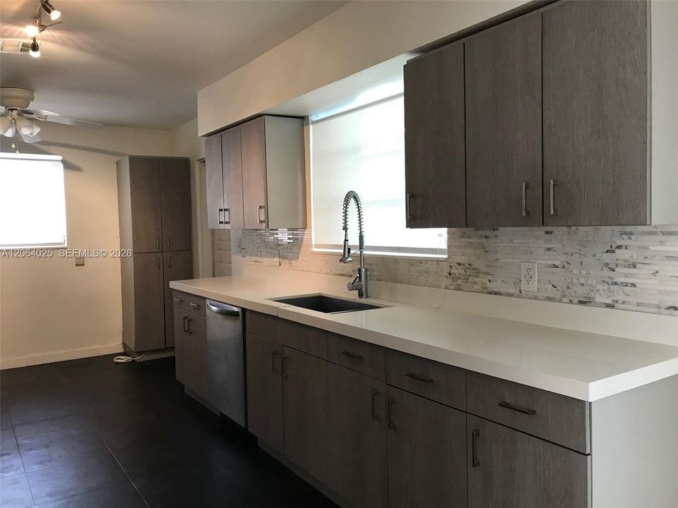 For Sale: $850,000 (3 beds, 2 baths, 1320 Square Feet)