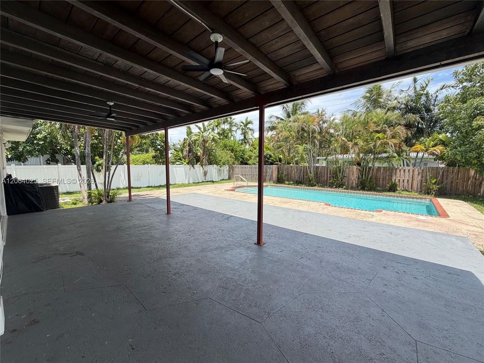For Sale: $850,000 (3 beds, 2 baths, 1320 Square Feet)