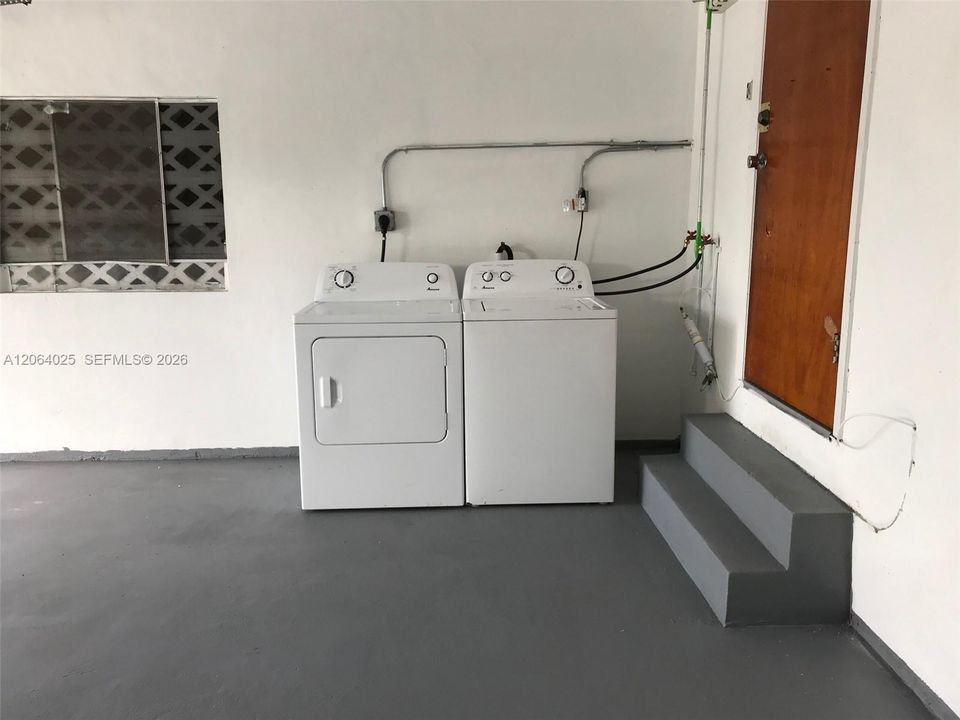 For Sale: $850,000 (3 beds, 2 baths, 1320 Square Feet)