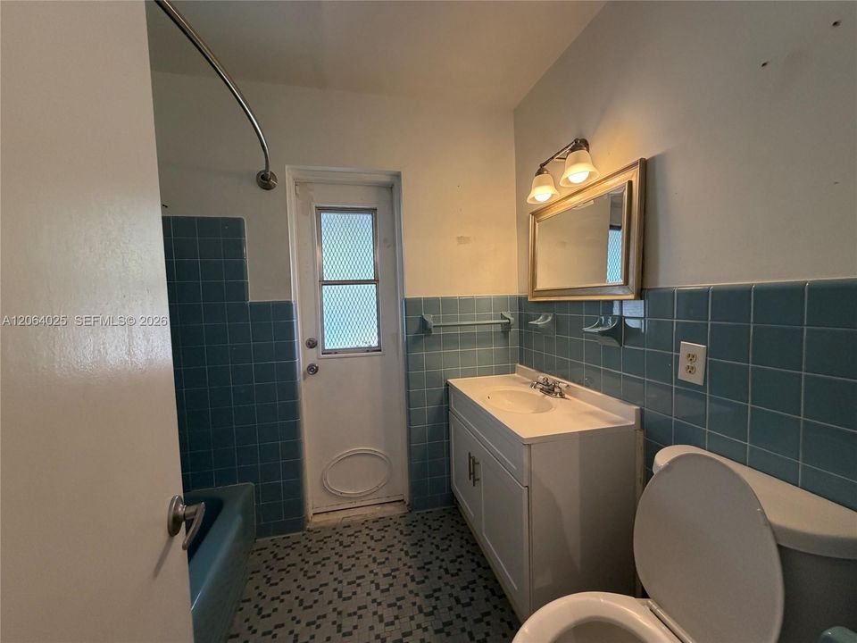 For Sale: $850,000 (3 beds, 2 baths, 1320 Square Feet)