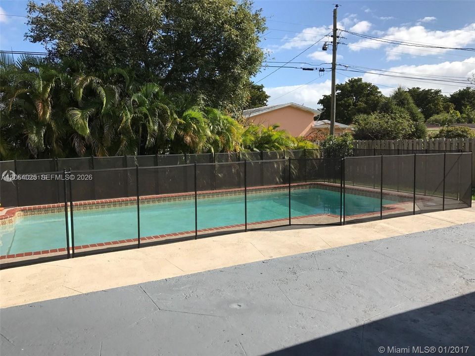 For Sale: $850,000 (3 beds, 2 baths, 1320 Square Feet)