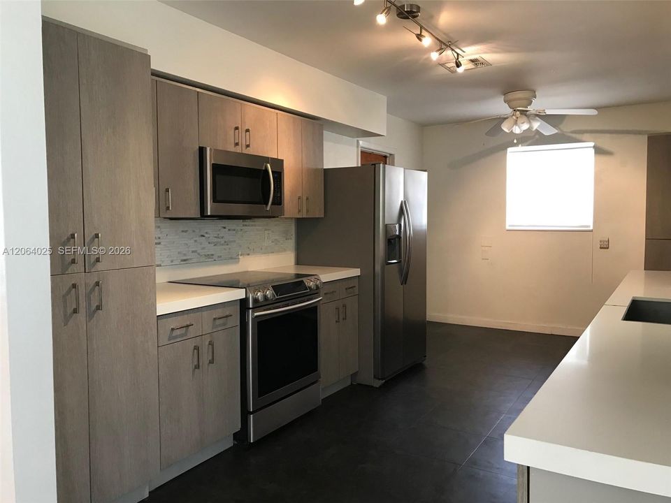 For Sale: $850,000 (3 beds, 2 baths, 1320 Square Feet)