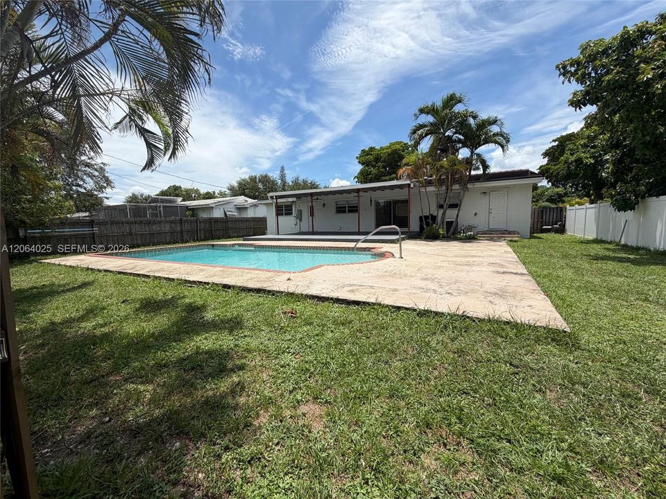For Sale: $850,000 (3 beds, 2 baths, 1320 Square Feet)