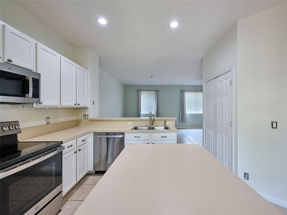 For Sale: $460,000 (3 beds, 2 baths, 1739 Square Feet)